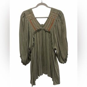 DAVI & DANI Boho Chic Peasant Earthy Green Embroidered Swing Top Blouse Size Med